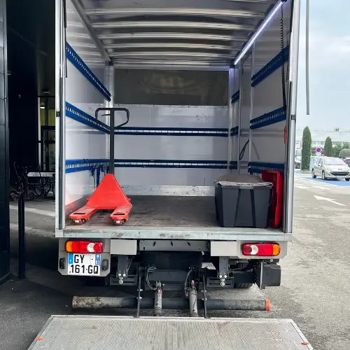 Camion de livraison Eco-KM adapté aux gros volumes à Montélimar