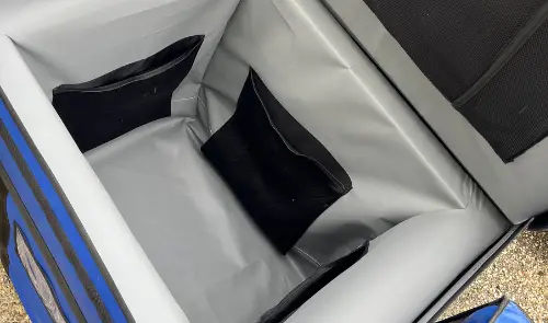 Intérieur d’une glacière isotherme professionnelle utilisée pour la livraison réfrigérée à Montélimar par Éco-KM