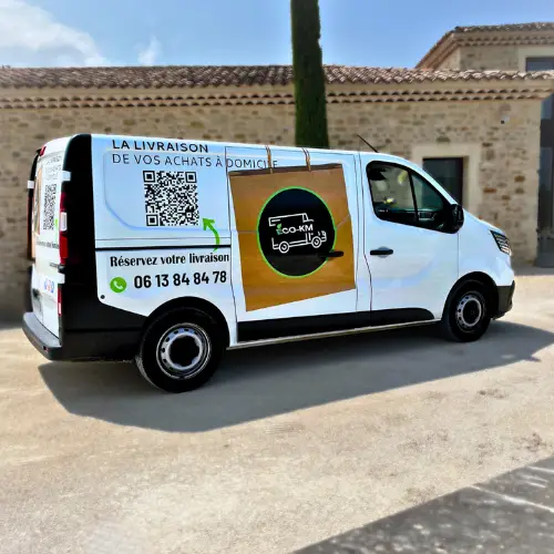 Camion Éco-KM pour la livraison à deux à Montélimar, service de transport et installation à domicile pour colis volumineux.