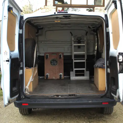 Service de livraison à deux personnes Éco-KM à Montélimar pour transport et installation de colis volumineux.